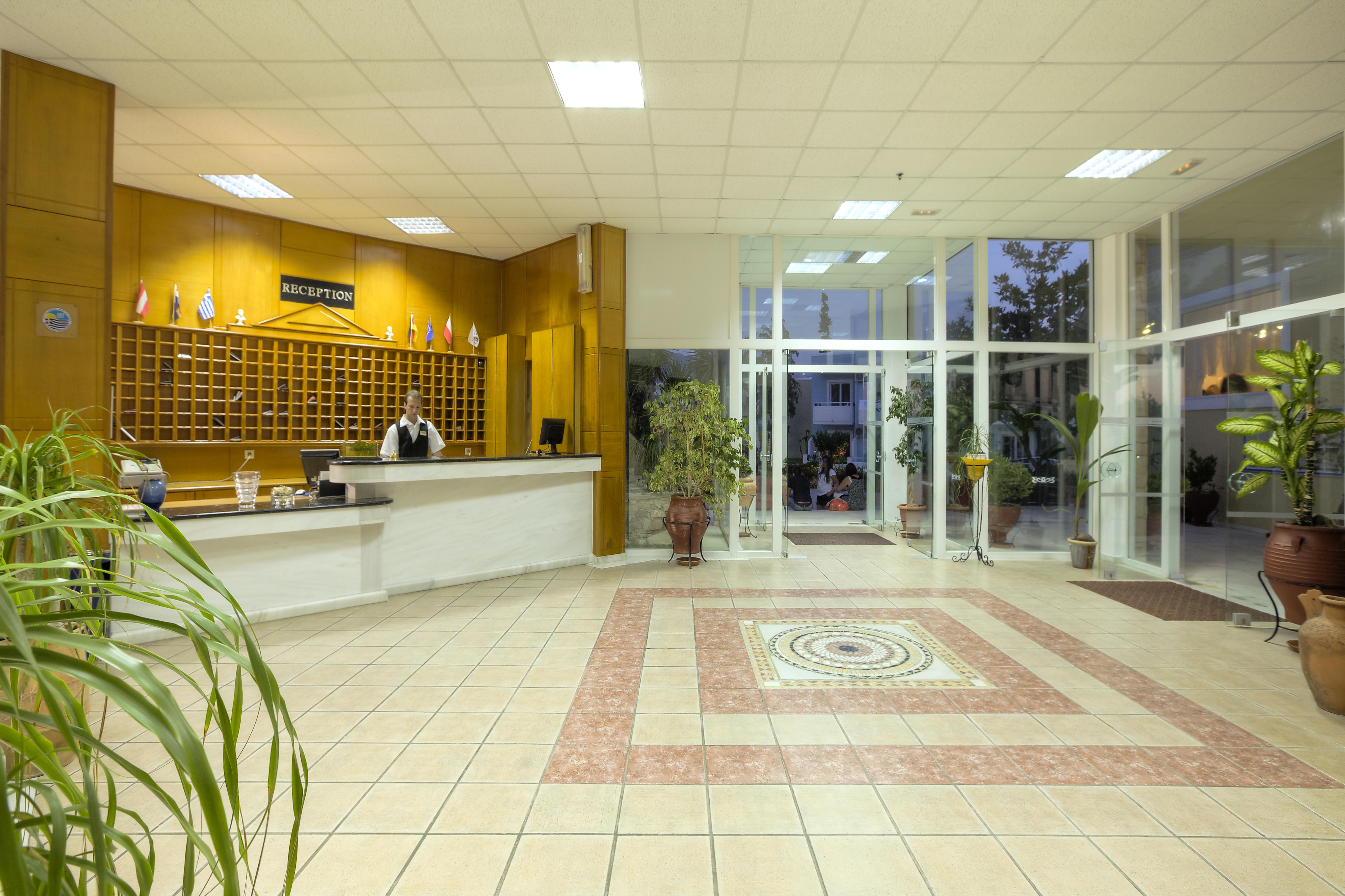 Corali Hotel Tigkaki  Exterior photo